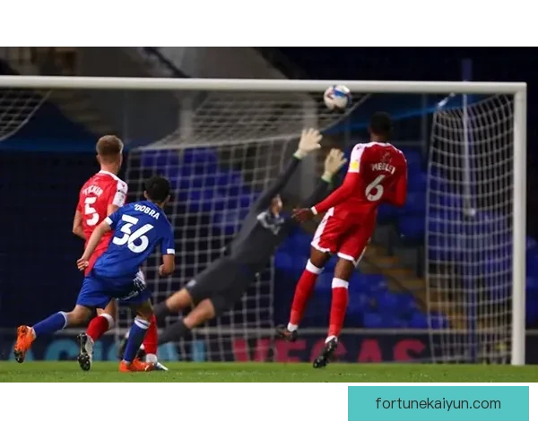 英超库克带领伊普斯维奇表现稳健，球队状态回升引人关注